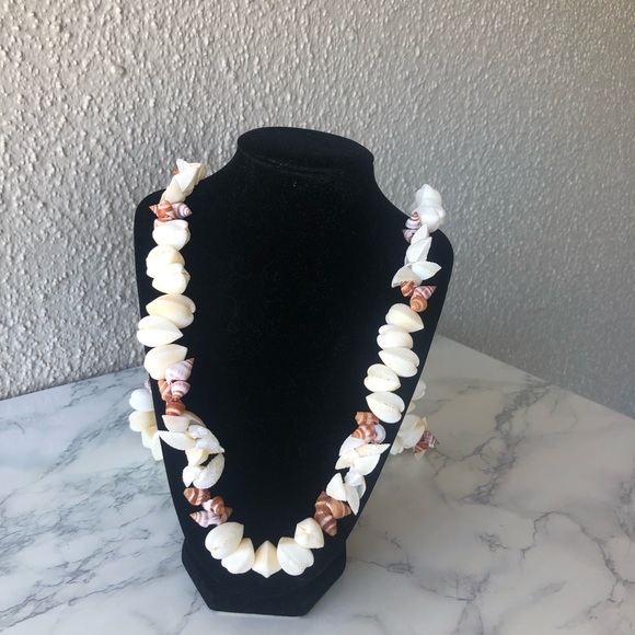 Natural Seashell Necklace. Color of Shells mostly White with Beige/tan shells - Picture 2 of 5